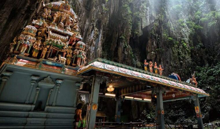 TAÏ POOSAM KÂVADI 2018 AU TEMPLE SRI SUBRAMANIAR BATU CAVES EN MALAISIE 