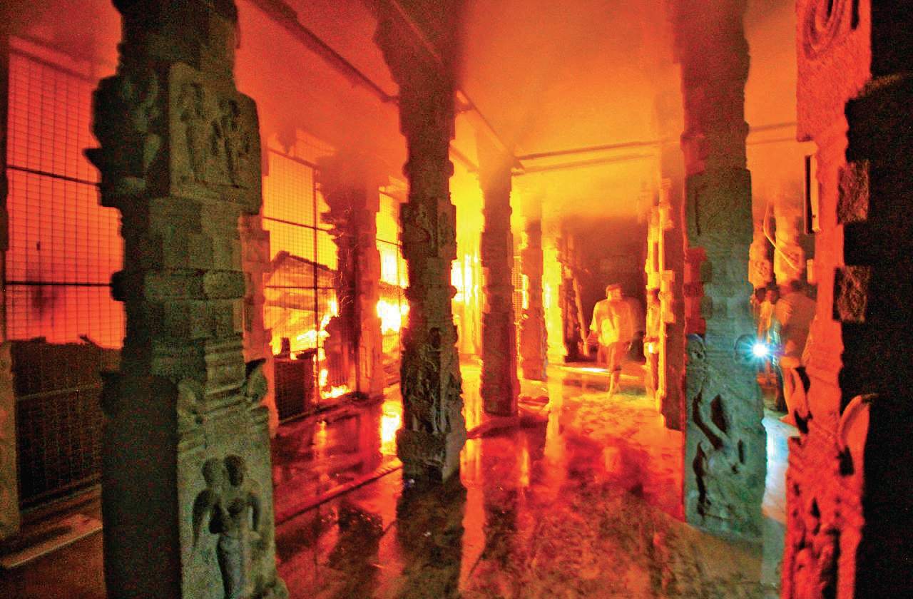 INCENDIE MAJEUR AU TEMPLE MEENAKSHI À MADURAI 