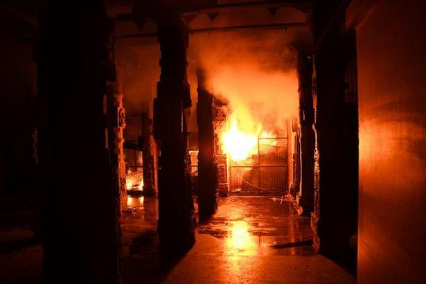 INCENDIE MAJEUR AU TEMPLE MEENAKSHI À MADURAI 