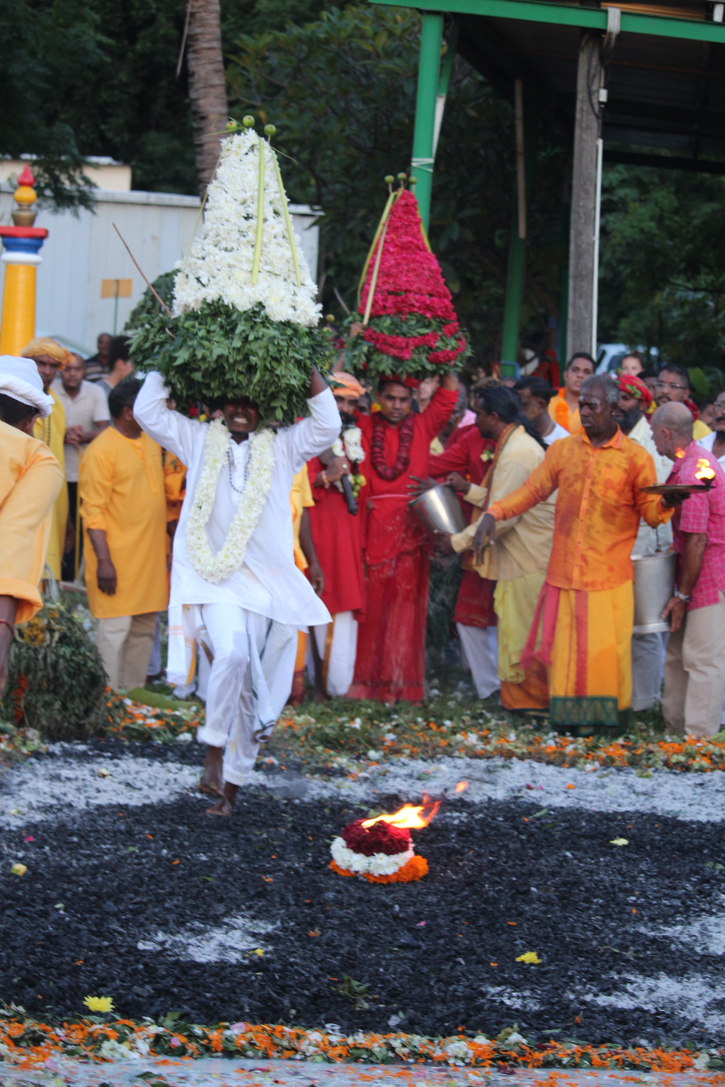 MARCHE SUR LE FEU AU TEMPLE GILLOT 2018