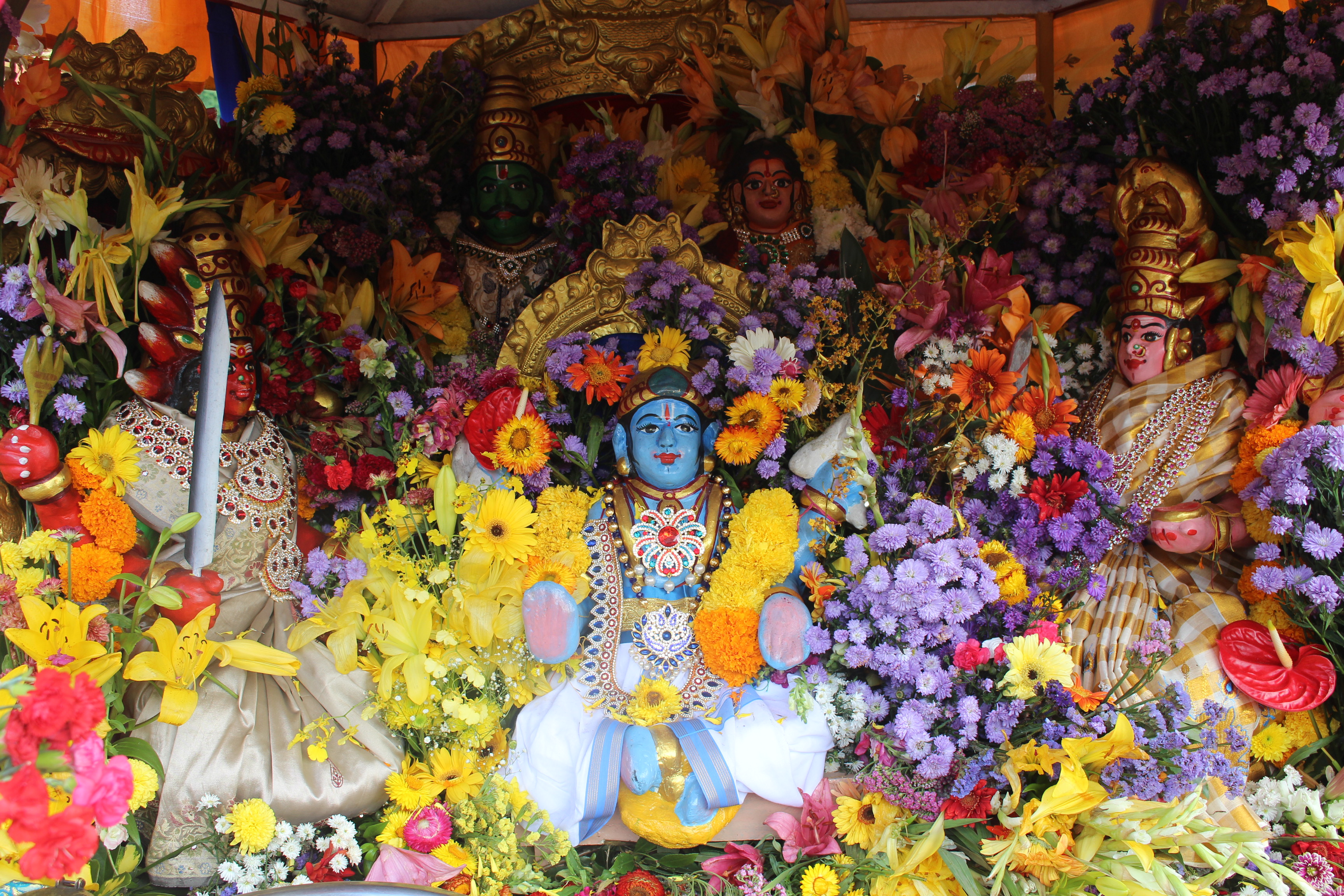MARCHE SUR LE FEU EN L'HONNEUR DE LA DÉESSE PANDIALE AU TEMPLE PANDIALE PRIMAT 