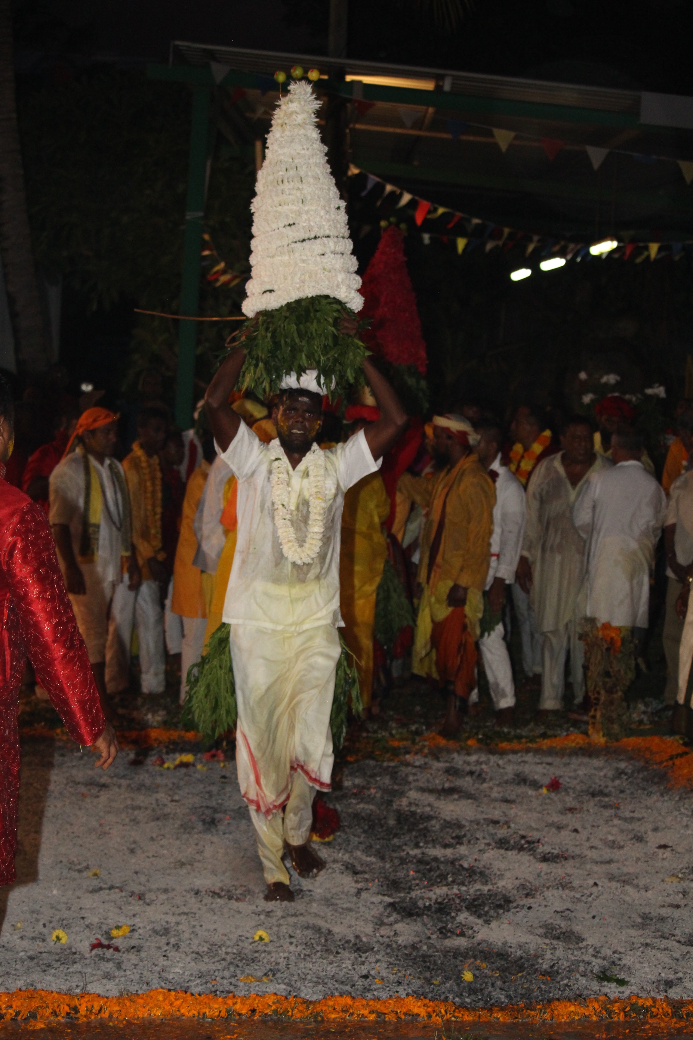 MARCHE SUR LE FEU 2019 AU TEMPLE GILLOT DE SAINTE-MARIE 