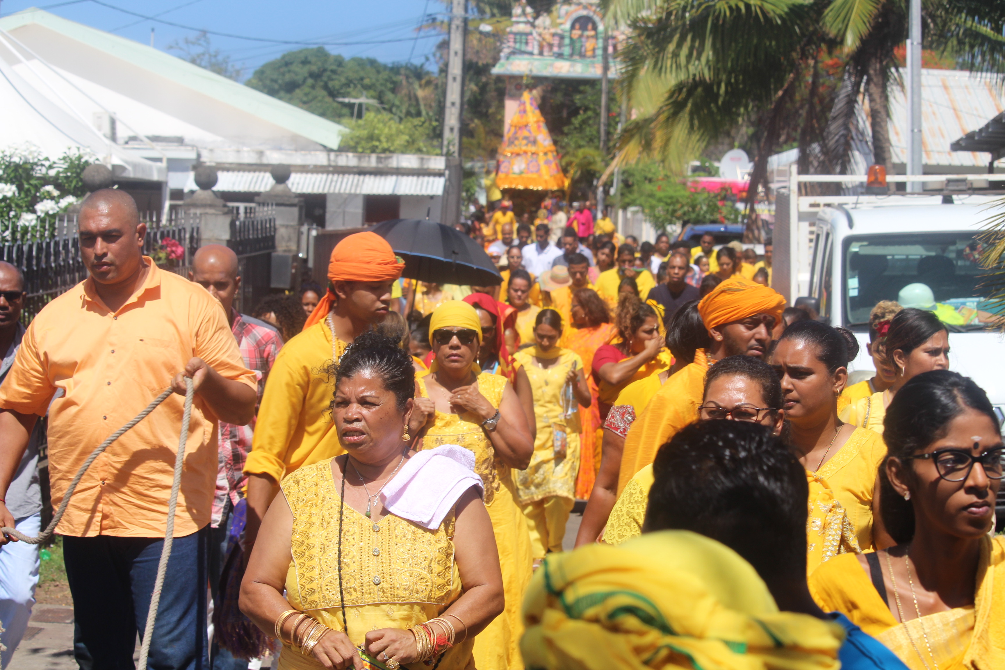 MARCHE SUR LE FEU AU TEMPLE PANDIALE PRIMAT À ST-DENIS