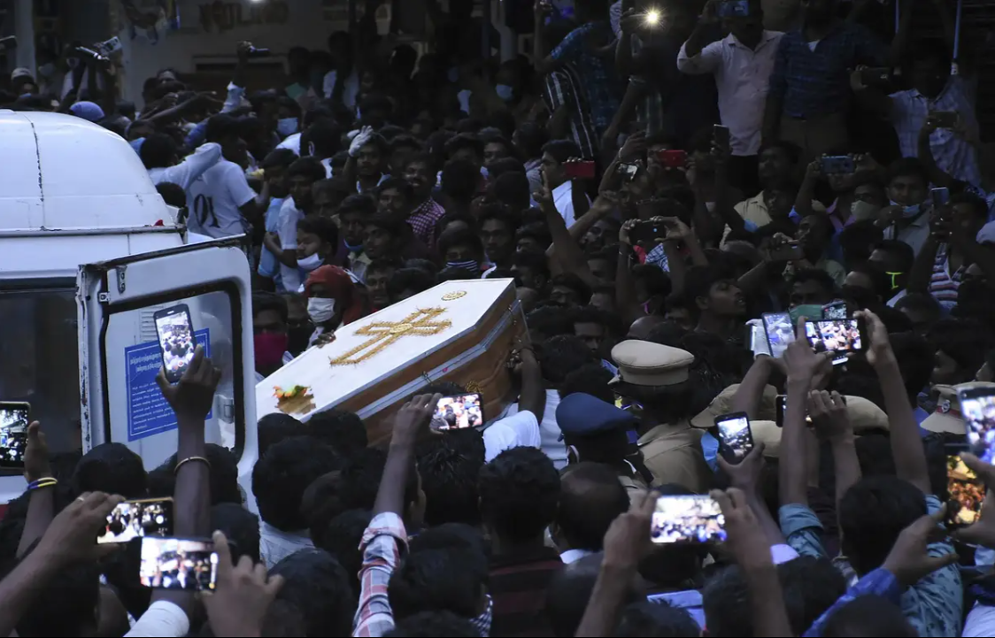 INDE : LA COLÈRE MONTE CONTRE LES VIOLENCES POLICIÈRES  INDE : LA COLÈRE MONTE CONTRE LES VIOLENCES POLICIÈRES