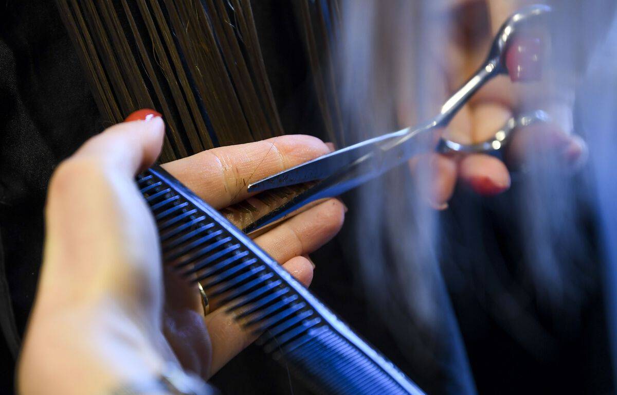 INDE : UN SALON DE COIFFURE CONDAMNÉ Â VERSER PLUS DE 230.000 EUROS POUR UNE COUPE RATÉE