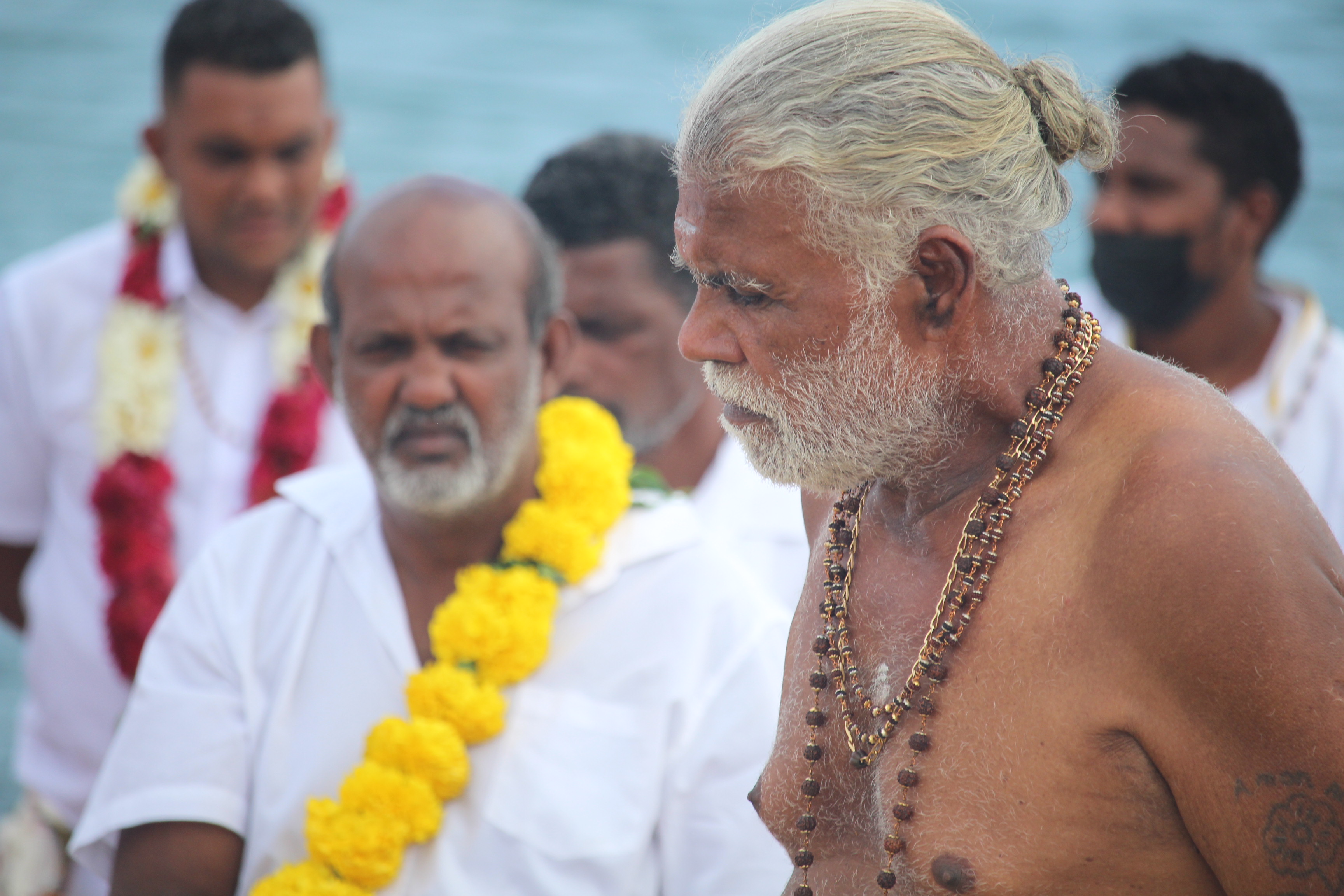 MARCHE SUR LE FEU 2022 AU TEMPLE SHRI DEVI PANDIALÉ, CASERNES ST-PIERRE 