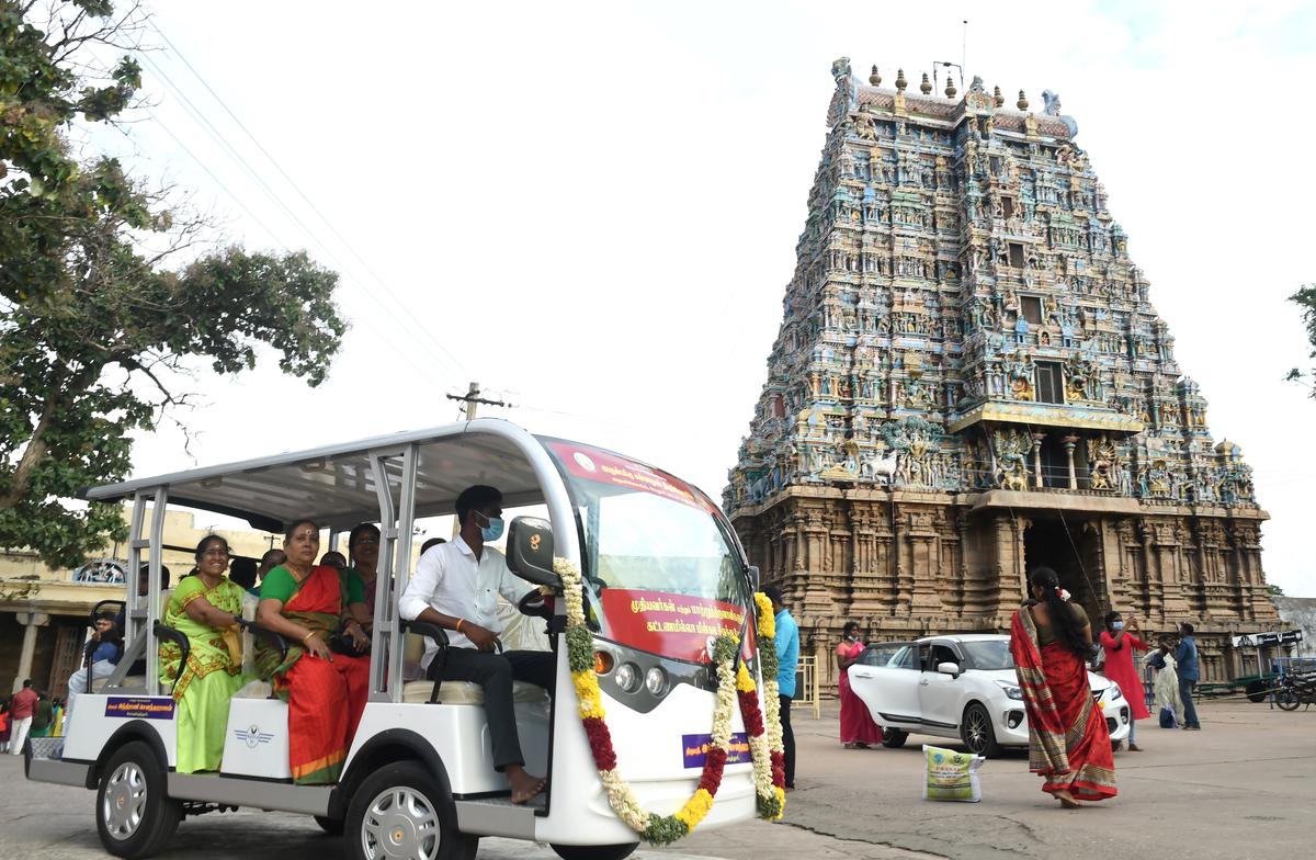 LA COUR INTERDIT LES TÉLÉPHONES PORTABLES DANS LES TEMPLES  DU TAMIL NADU POUR MAINTENIR LA «LA SAINTETÉ, LA PURETÉ» LA COUR INTERDIT LES TÉLÉPHONES PORTABLES DANS LES TEMPLES  DU TAMIL NADU POUR MAINTENIR LA «LA SAINTETÉ, LA PURETÉ»