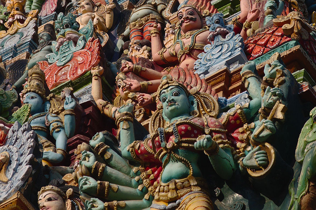 Admirez le temple indien de Mînâkshî dont les superbes couleurs n’ont d’égal que l’immensité de l’architecture