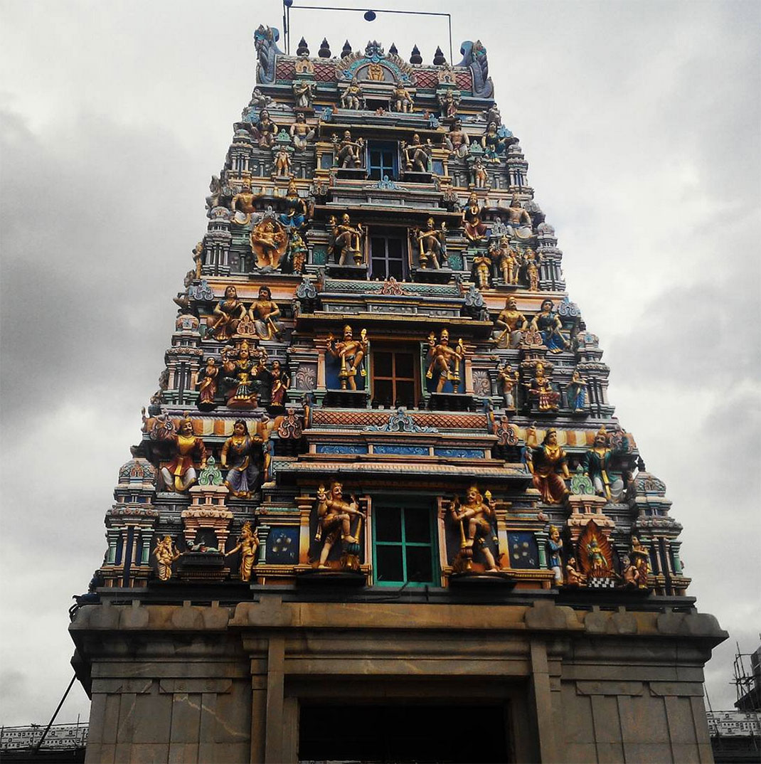 Admirez le temple indien de Mînâkshî dont les superbes couleurs n’ont d’égal que l’immensité de l’architecture