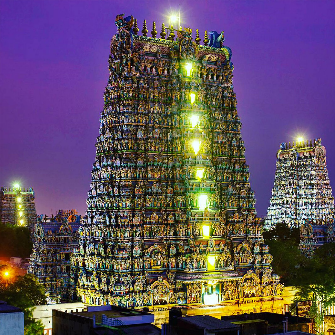 Admirez le temple indien de Mînâkshî dont les superbes couleurs n’ont d’égal que l’immensité de l’architecture