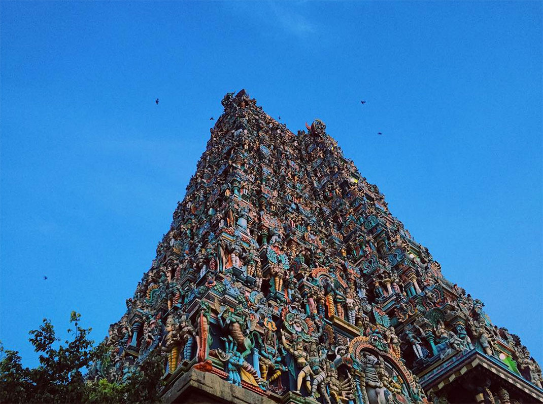 Admirez le temple indien de Mînâkshî dont les superbes couleurs n’ont d’égal que l’immensité de l’architecture