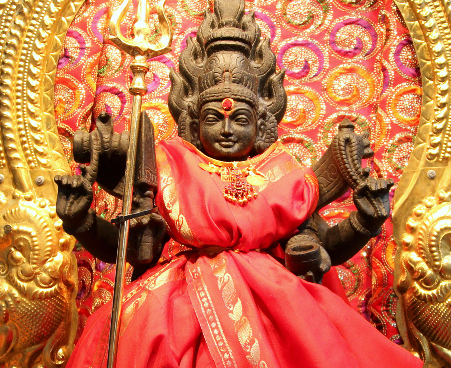 MARIAMMAN, LA DÉESSE MÈRE HONORÉE EN MAI À LA RÉUNION