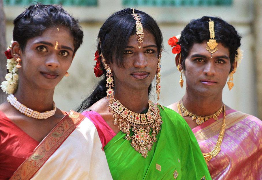 LES HIJRAS, UN CORPS D'HOMME DANS UNE ÂME DE FEMME