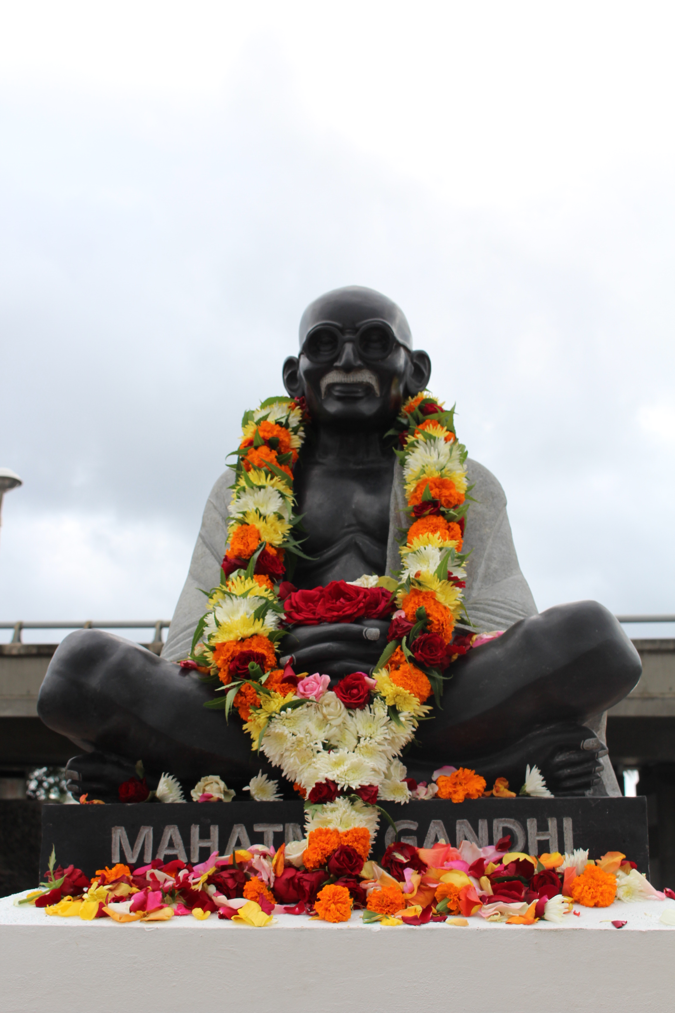 INAUGURATION DE LA STATUE DE GANDHI A SAINT-LOUIS