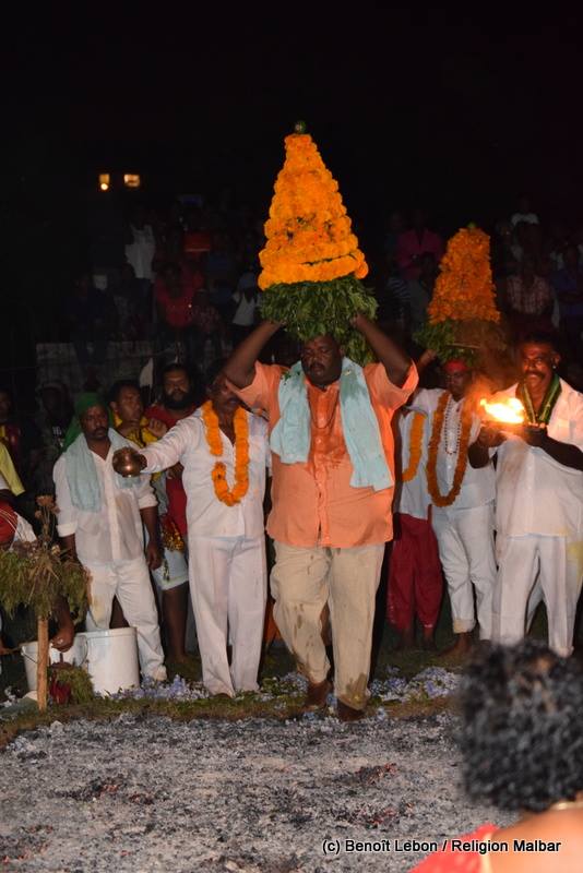 MARCHE SUR LE FEU CHEZ LA FAMILLE MOUTAYE À TERRE-SAINTE 2016