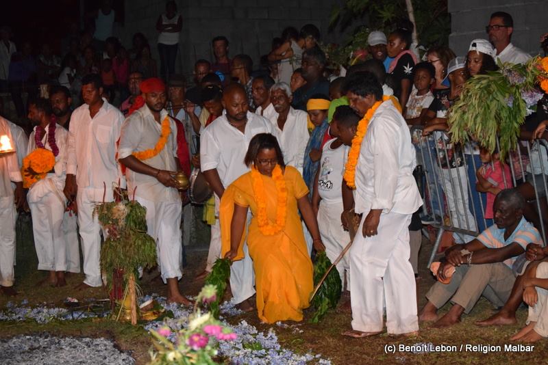 MARCHE SUR LE FEU CHEZ LA FAMILLE MOUTAYE À TERRE-SAINTE 2016