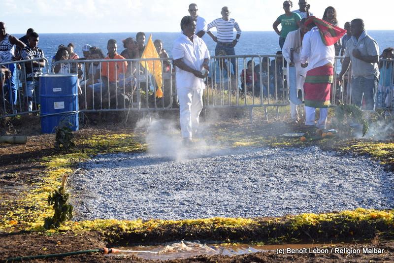 MARCHE SUR LE FEU TANAMBO À SAINT-PIERRE 2016