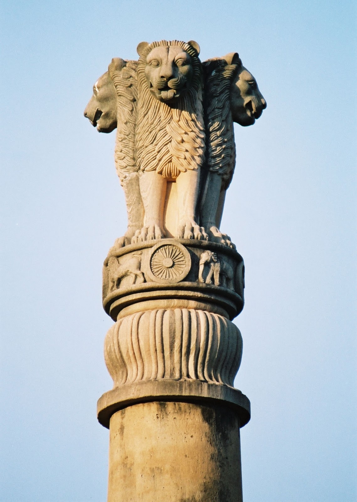 L'étonnant pilier en fer de Delhi (Inde) 