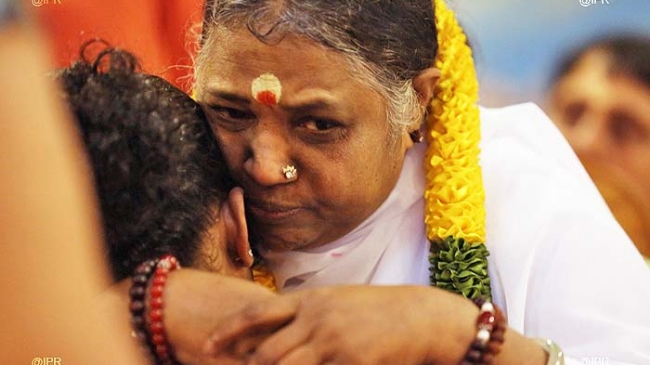 AMRITANANDAMAYI (AMMA) À L'ÎLE DE LA RÉUNION DU 20 AU 23 AVRIL 2016