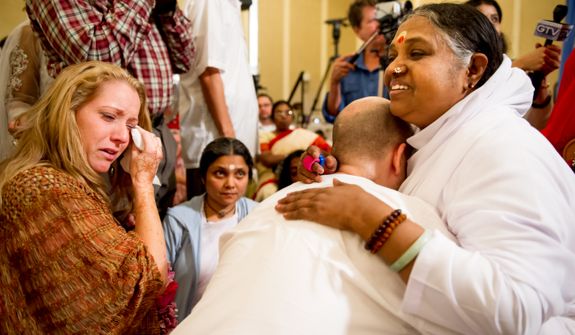 AMRITANANDAMAYI (AMMA) À L'ÎLE DE LA RÉUNION DU 20 AU 23 AVRIL 2016