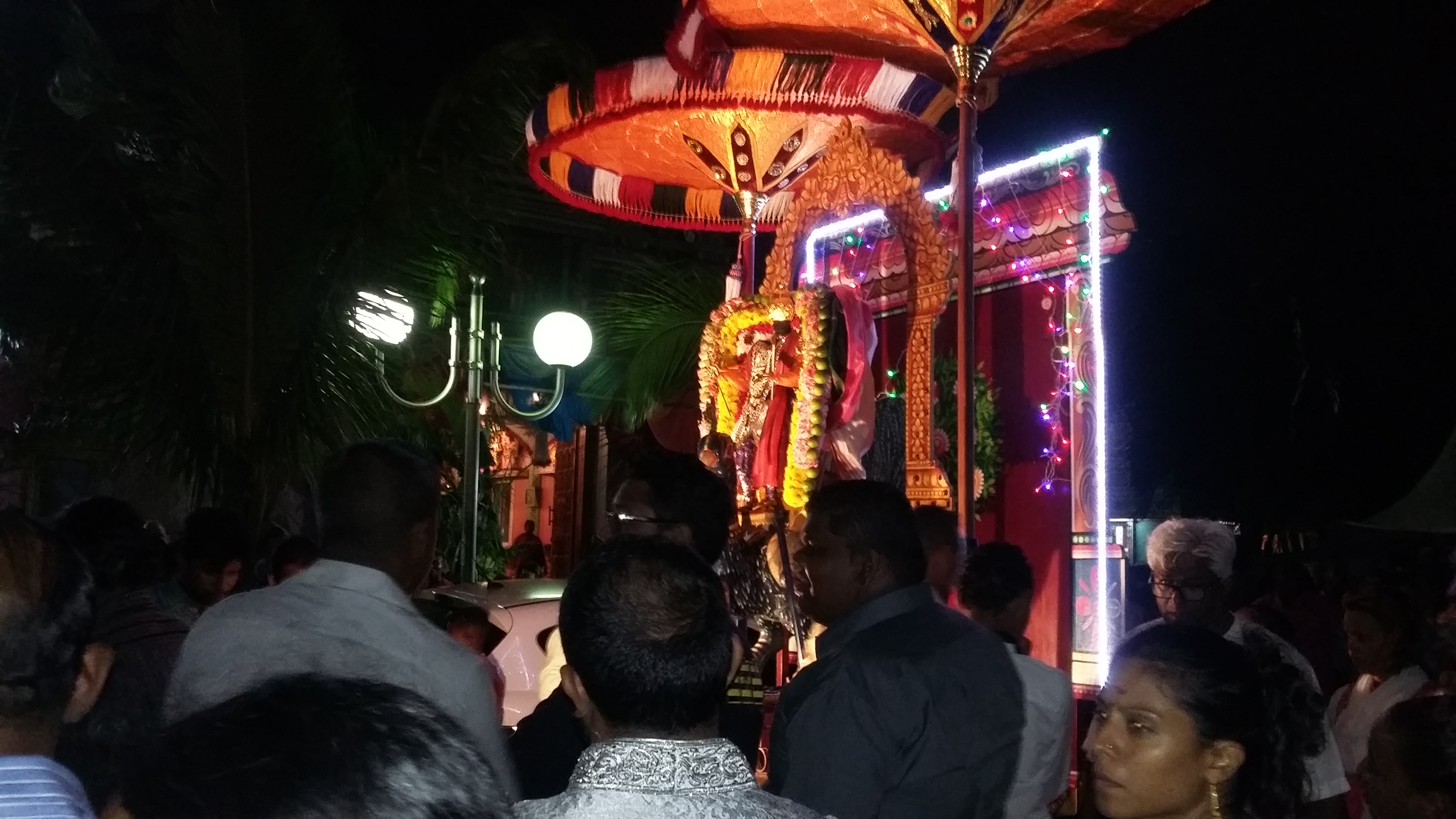 2ÈME OUTCHVAM DU SITTIRAÏ CAVADEE AU TEMPLE PEROUMAL DE SAINT-PIERRE 