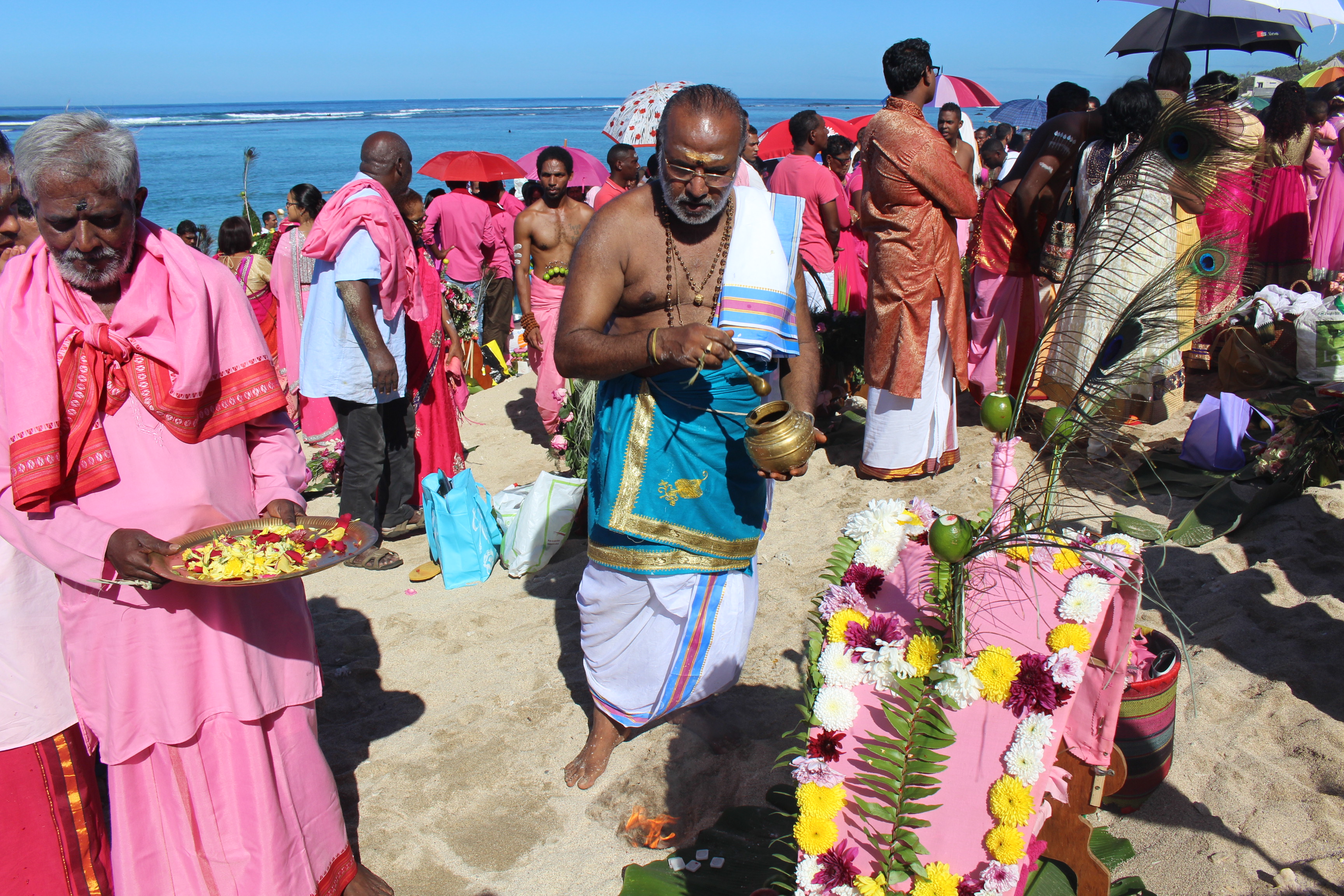 SITTIRAÏ CAVADEE 2016 AU TEMPLE NARASSINGUA PEROUMAL DE SAINT-PIERRE