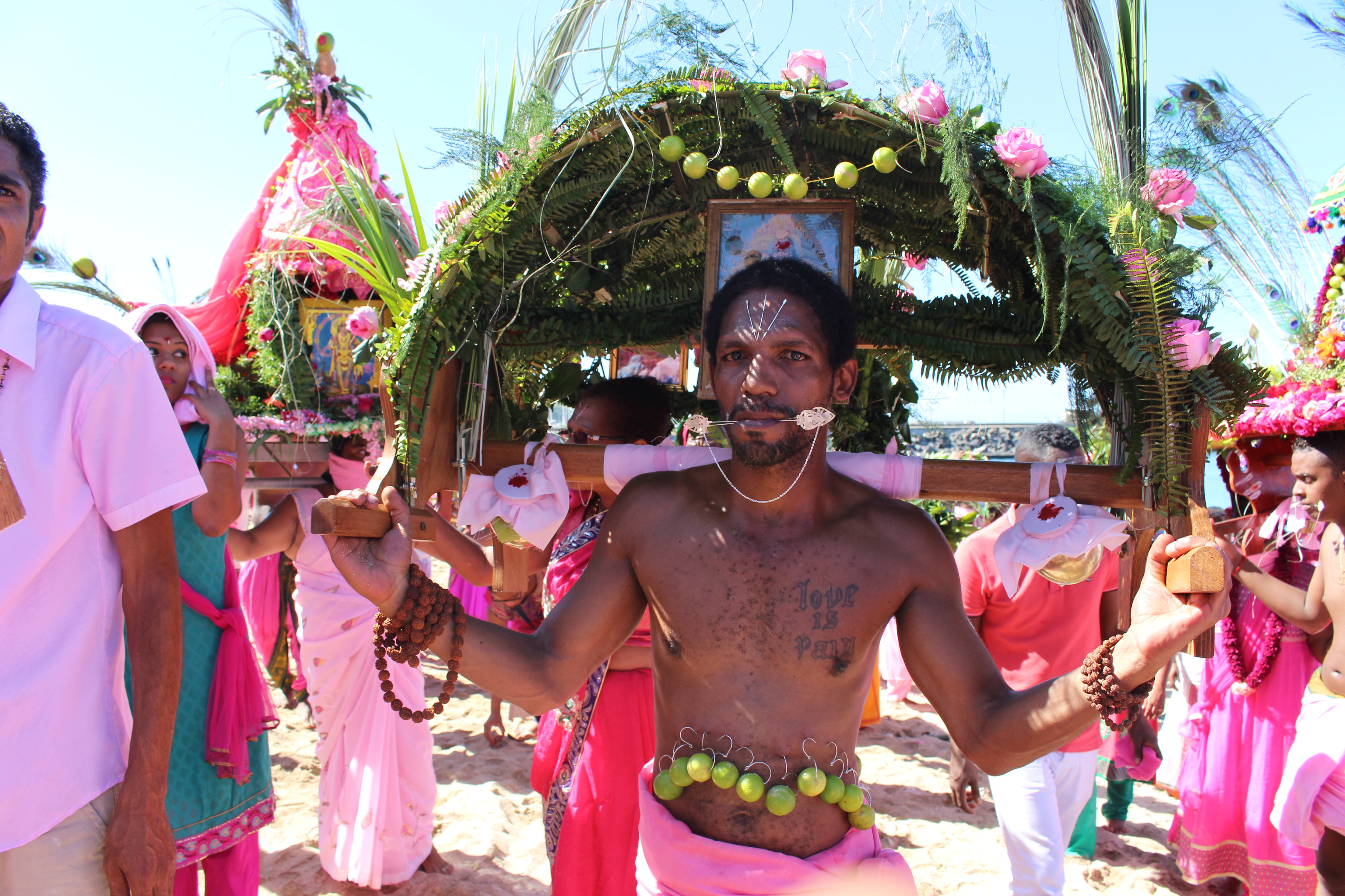 SITTIRAÏ CAVADEE 2016 AU TEMPLE NARASSINGUA PEROUMAL DE SAINT-PIERRE