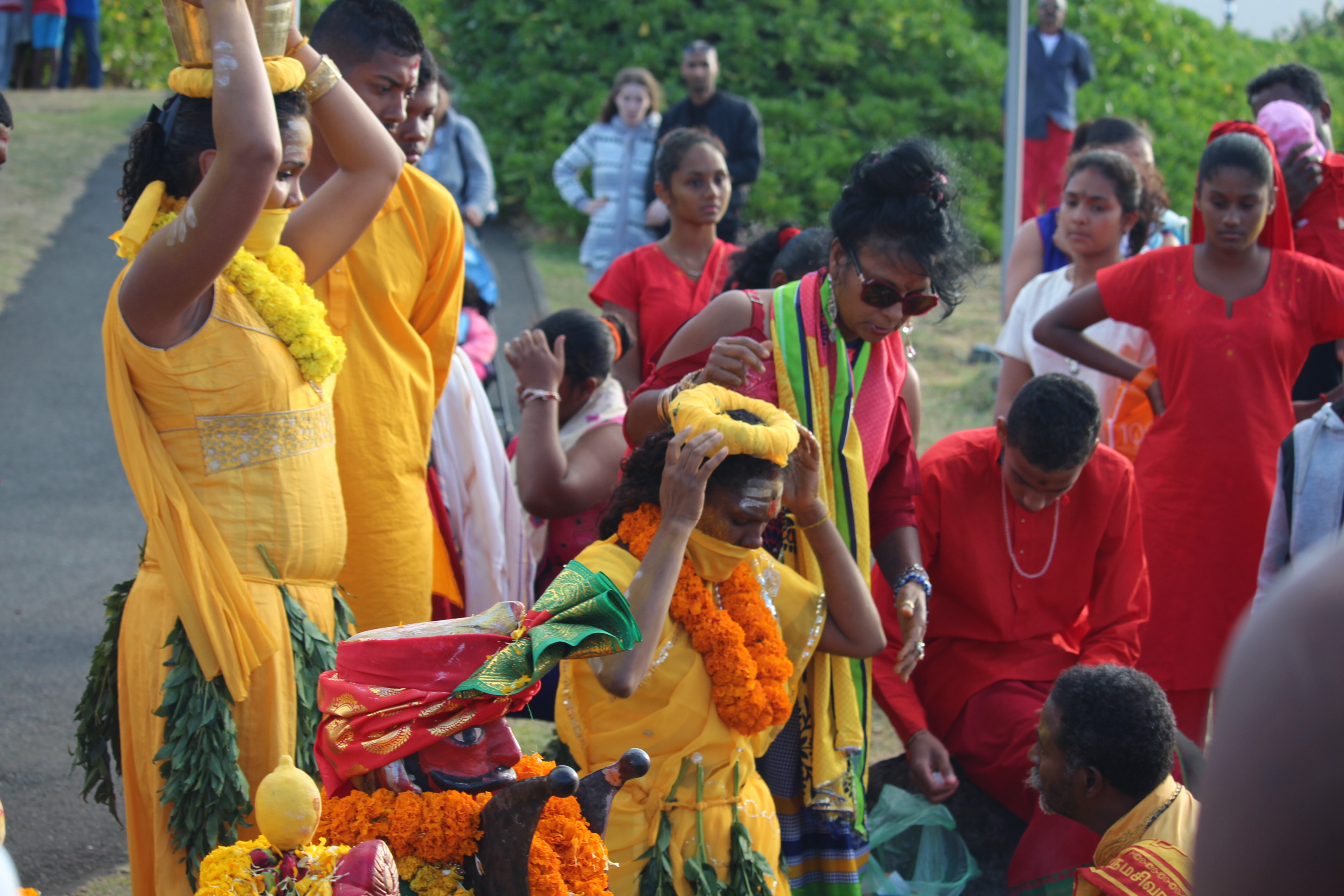 MARCHE SUR LE FEU AU TEMPLE FAMILIAL VAÏTY DE SAINT-DENIS 2016