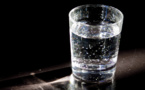 COMMENT DÉTECTER ET ÉLIMINER LES ENERGIES NÉGATIVES À LA MAISON EN UTILISANT SEULEMENT UN VERRE D'EAU ?
