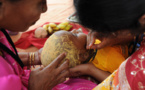POURQUOI LES INDIENS PERCENT-ILS LES OREILLES D'UN BÉBÉ ?