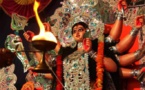 HISTOIRE DE NAVRATRI : DURGA TUANT MAHISHASURA