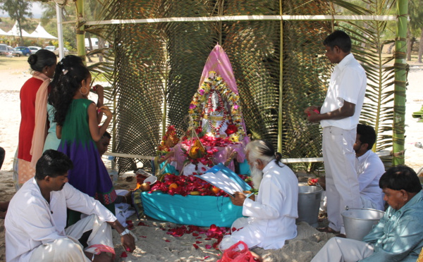 VINAYAGA SADOURTHY SE PERPÉTUE AU CAP HOMARD DE SAINT-GILLES 
