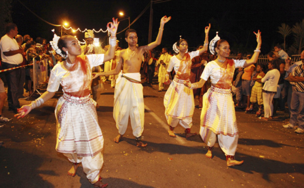 DIPAVALI 2016 À SAINT-PIERRE SOUS LE THÈME : ''FEMME LUMIÈRE" 