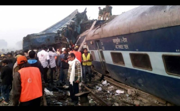 Inde: une centaine de morts dans un déraillement de train