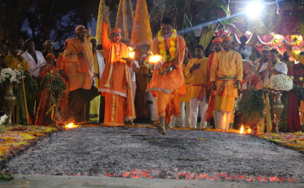 MARCHE SUR LE FEU AU TEMPLE PANDIALE PRIMAT 2016