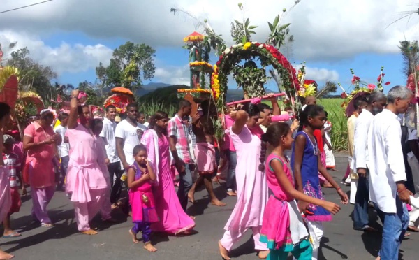 THAIPUSAM CAVADEE 2017 : 20EUROS POUR 'AMAR CAP' À ST-ANDRÉ