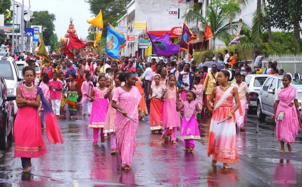 THAIPUSAM CAVADEE 2017 : AU TEMPLE SIVA CHANMOUGA NAADA DE SAINT-LOUIS  