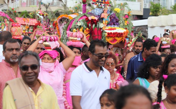 THAIPUSAM CAVADEE 2017 : AU TEMPLE SIVA SOUPRAMANIEN À ST-ANDRÉ