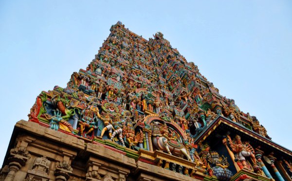 PYRAMIDES DANS L'ARCHITECTURE DU TEMPLE INDIEN