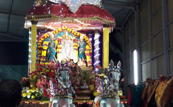 DÉBUT DU CAVADEE AU TEMPLE SIVA SOUPRAMANIEN DE ST-BENOÎT 