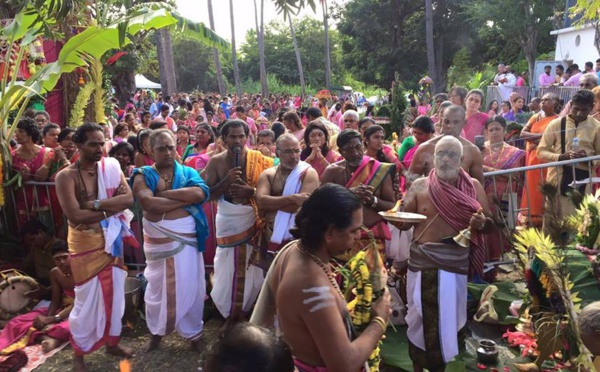 VAIKASI VISAKAM KÂVADI AU TEMPLE DE SAINT-PAUL 2017