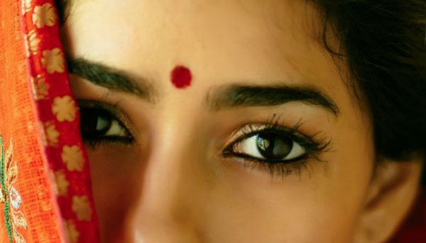 POURQUOI GARDER LE TILAK ET BINDI (POTTU) SUR LE FRONT ?