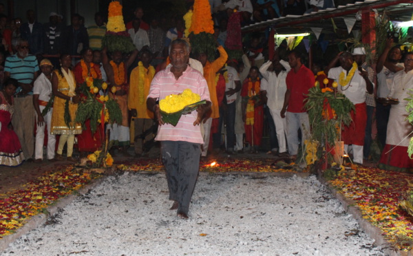 MARCHE SUR LE FEU AU TEMPLE FAMILIAL VAÏTY 2017
