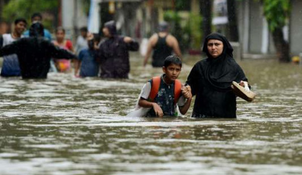 Bombay paralysée par les pluies diluviennes de la mousson