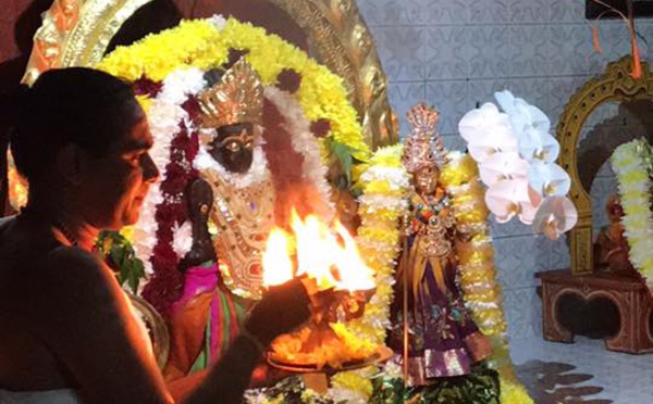 NAVARATRI : 1ER OUTCHAVAL AU TEMPLE KARLY DERRIÈRE BAZAR ST-PIERRE