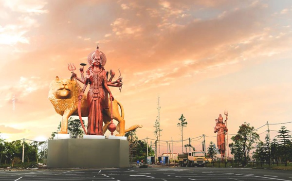 GRAND-BASSIN : CONSÉCRATION DE LA PLUS GRANDE STATUE DE MAA DURGA AU MONDE