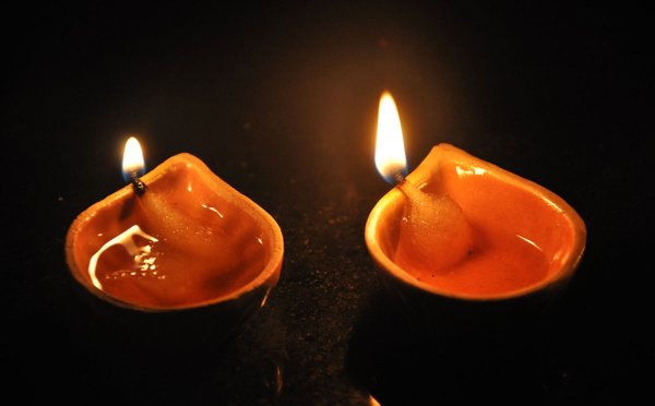 ALLUMEZ UNE LAMPE DE GHEE POUR DEVENIR RICHE