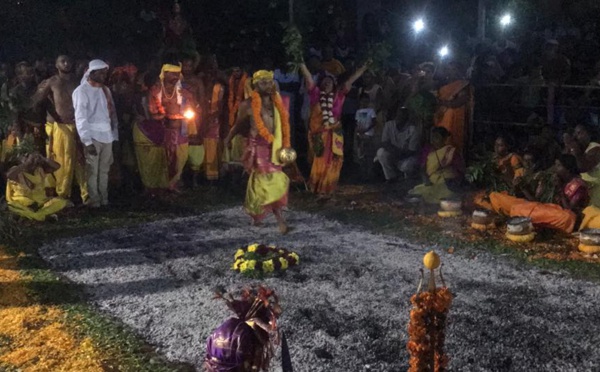 MARCHE SUR LE FEU 2018 AU TEMPLE DRAUPADI MAISON ROUGE DE ST-LOUIS 