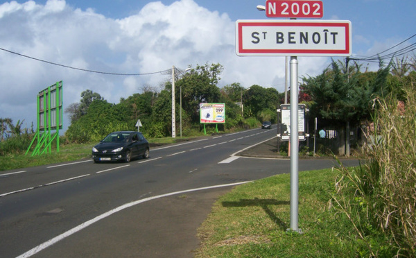 LA CHAPELLE ARDENTE DE ST-BENOÎT INTERDIT L'ENTRÉE D'UNE DÉPOUILLE MALBAR 