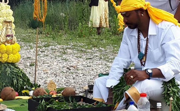 LE TEMPLE DE LYON FÊTE LA DÉESSE MARIAMMAN